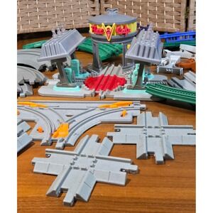 Disney Pixar Cars GeoTrax Flo V8 Cafe Track Lot Fisher Price Road Rail Bridge